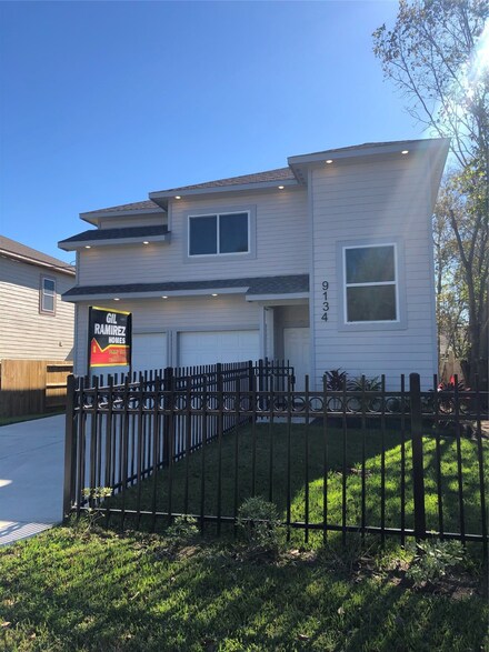 9134 Freeland St, Houston, TX 77075