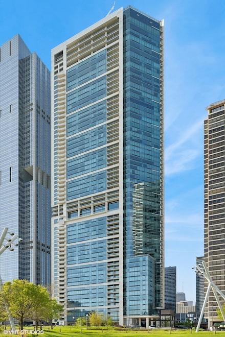 340 E Randolph St Unit 3006, Chicago, IL 60601