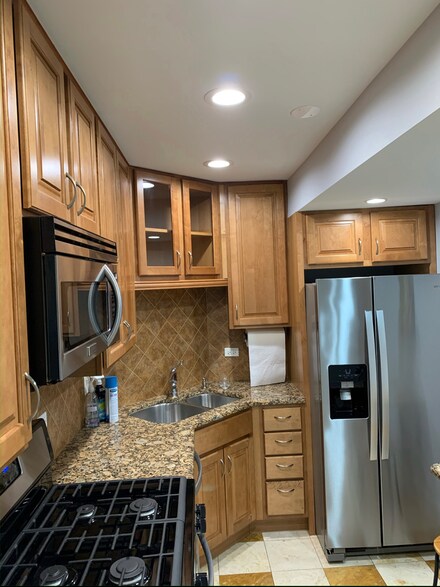 615 Quincy Bridge Ln Unit 202, Glenview, IL 60025