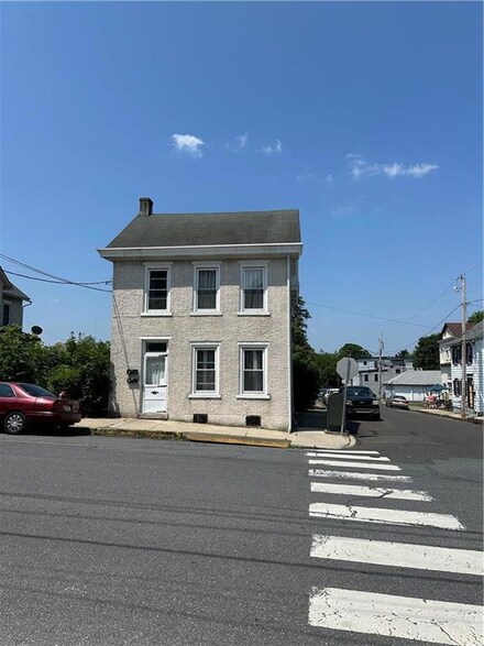 338 Northampton St, Hellertown, PA 18055