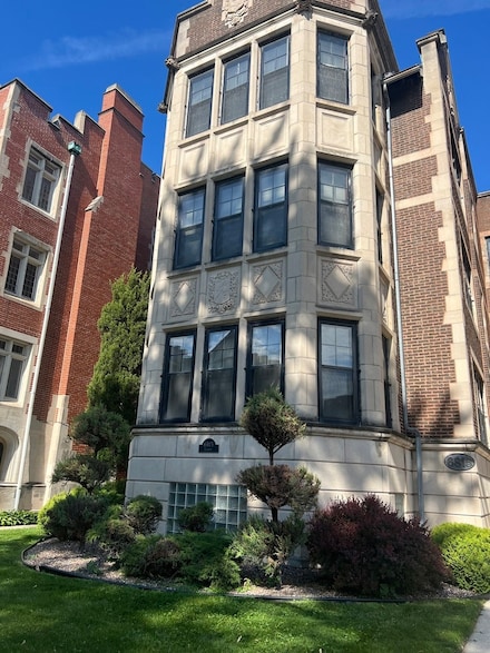 6815 S Crandon Ave Unit 2, Chicago, IL 60649