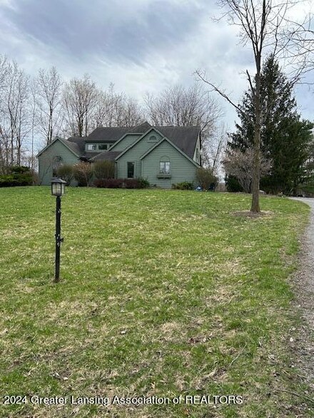 1025 W Grand River Ave, Okemos, MI 48864
