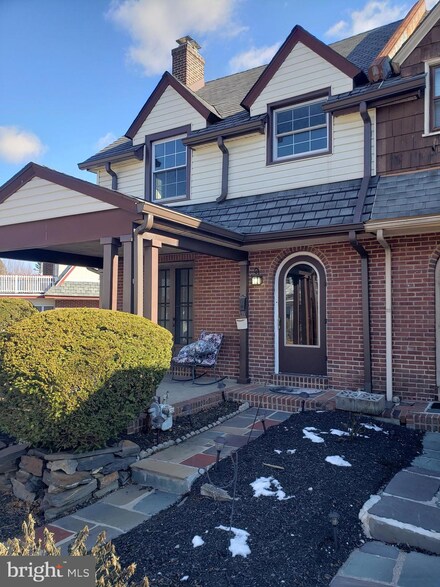 120 Walsh Rd, Lansdowne, PA 19050