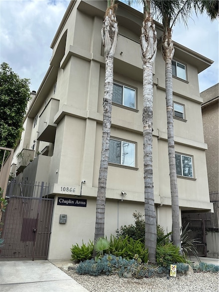 10866 Bluffside Dr Unit 2, Studio City, CA 91604
