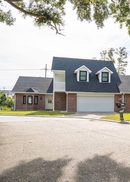 202 Racquet Ln, Houma, LA 70360