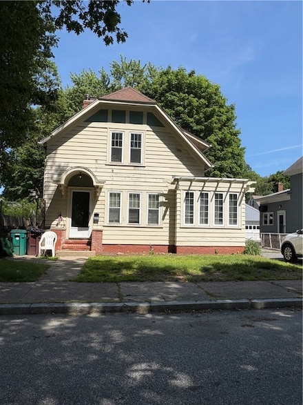 202 Jenckes St, Woonsocket, RI 02895