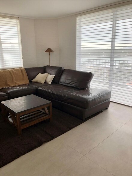 6900 Bay Dr Unit 8D, Miami Beach, FL 33141