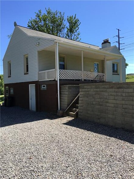 102 Division Rd, Tarentum, PA 15084