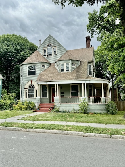 28 Kenyon St, Hartford, CT 06105