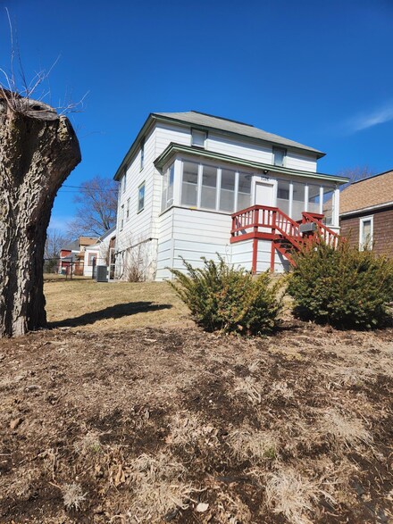 1026 Saint John Ave, Albert Lea, MN 56007