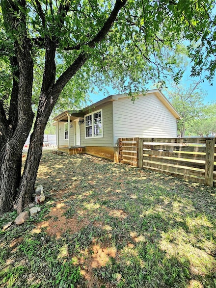 6637 River Oaks Dr, Kingsland, TX 78639