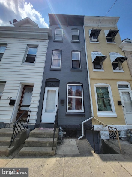 222 N 11th St, Reading, PA 19601