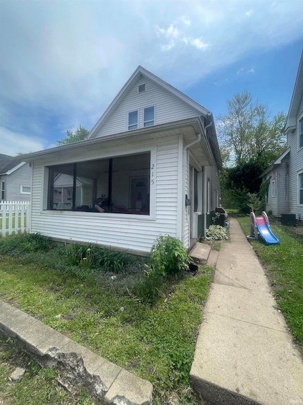 215 Wheatland Ave, Logansport, IN 46947