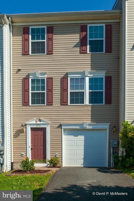 196 Dunrobin Dr, Martinsburg, WV 25405