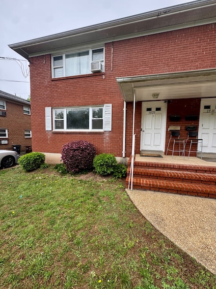 1923 S Railroad Ave, Staten Island, NY 10306
