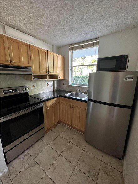1801 S Treasure Dr Unit 102, North Bay Village, FL 33141