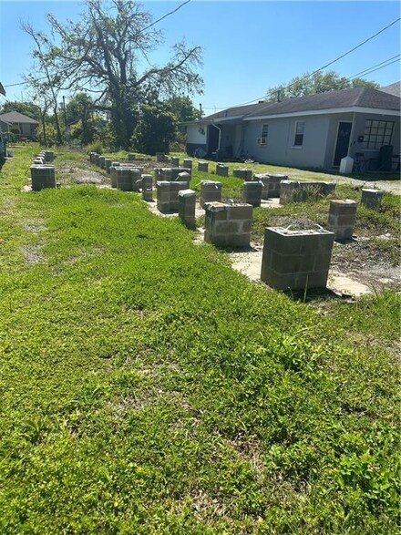 938 11th St, Gretna, LA 70053
