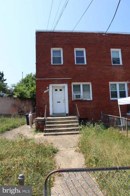 445 Xenia St SE, Washington, DC 20032