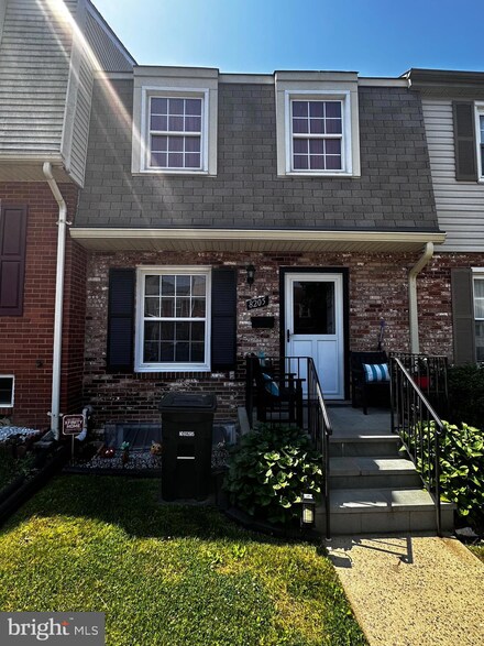 8205 Imperial Dr, Laurel, MD 20708
