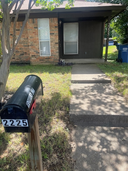 2225 Roman Ct, Arlington, TX 76013