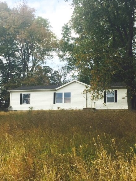 502 4th St, Gentryville, IN 47537