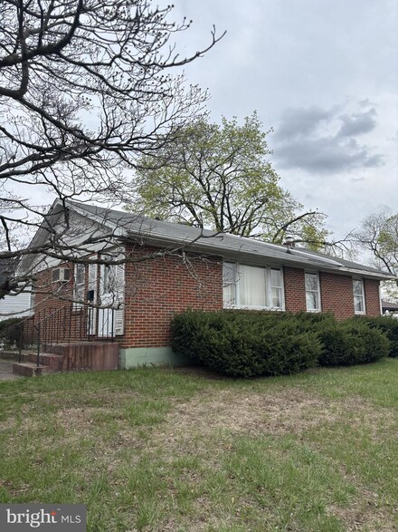 200 E 9th Ave, Glendora, NJ 08029