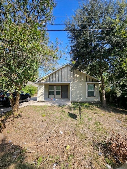 4305 Engleford St, Houston, TX 77026