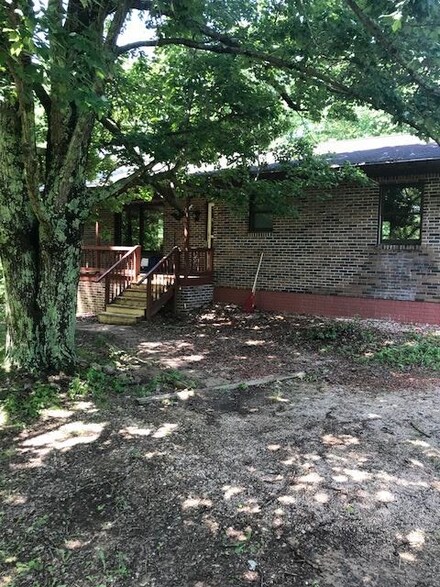 663 Dutch Ridge Rd, Heltonville, IN 47436