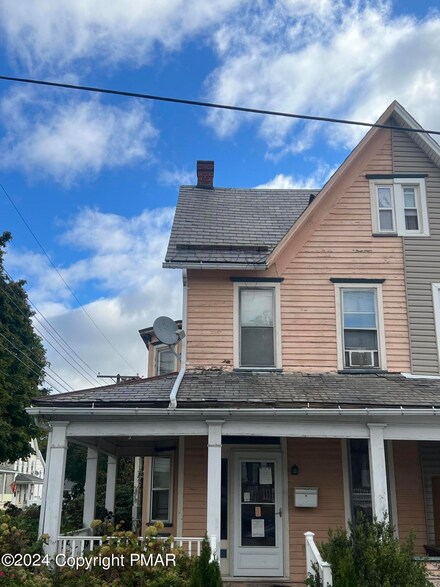 214 N Schanck Ave, Pen Argyl, PA 18072