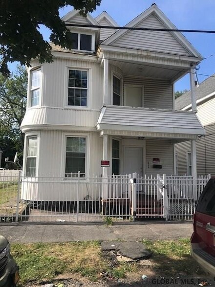 424 Schenectady St, Schenectady, NY 12307