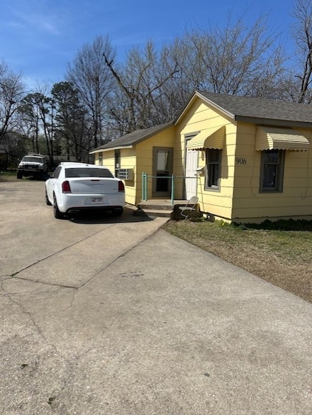 906 Holcomb St, Springdale, AR 72764