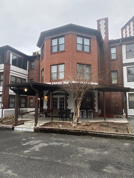 701 W Locust St, Johnson City, TN 37604