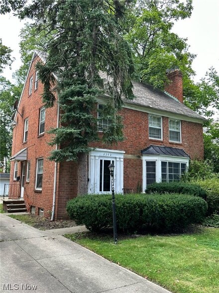 2340 Loyola Rd, University Heights, OH 44118