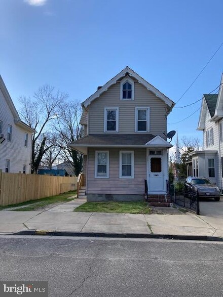 179 7th St, Salem, NJ 08079