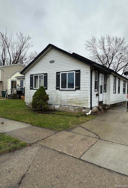 116 E Mahan Ave, Hazel Park, MI 48030