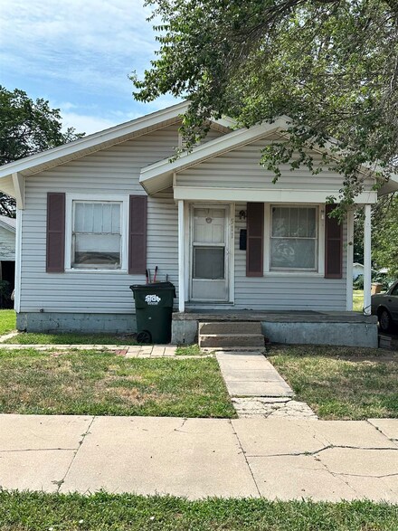 511 E 10th Ave, Hutchinson, KS 67501