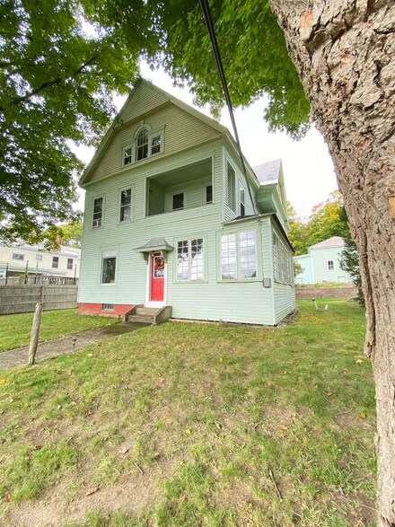 6 Highland Ave, Hinsdale, NH 03451