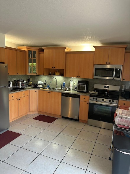 17000 NW 67th Ave Unit 202, Hialeah, FL 33015