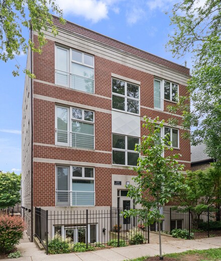 2321 W Lyndale St Unit 1, Chicago, IL 60647