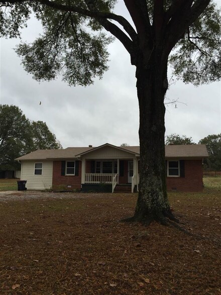 555 Pleasant Grove Rd, Moscow, TN 38057