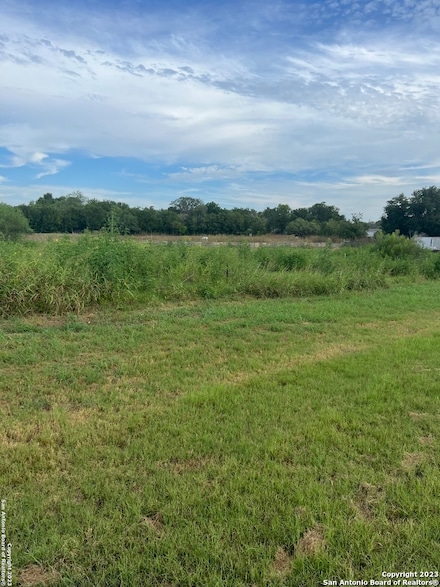 109 Parkside Dr, Floresville, TX 78114