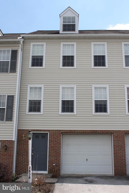2858 Woodmont Dr, York, PA 17404