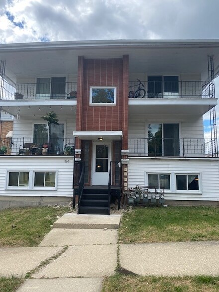 809 Vine St, Joliet, IL 60435