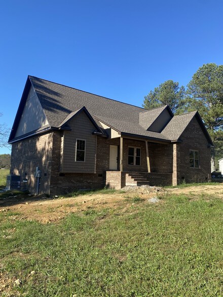 318 Cotton Ln, Leoma, TN 38468