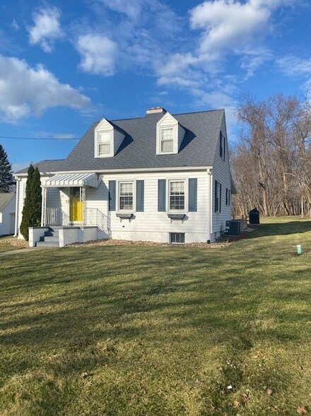1624 E Laurel Cir, Mount Pleasant, PA 15666