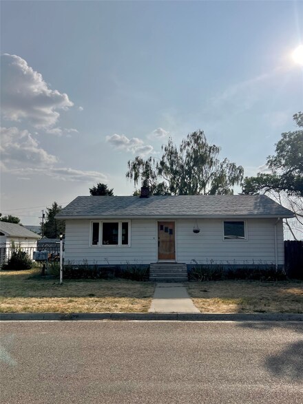 1106 10th St, Fort Benton, MT 59442