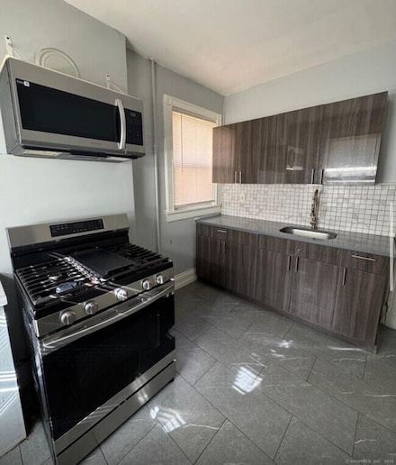 301 Dover St Unit 1st, Bridgeport, CT 06610