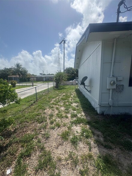 1490 NW 3rd St, Boynton Beach, FL 33435