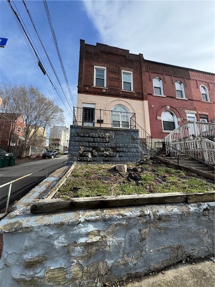 301 Lawn St, Pittsburgh, PA 15213
