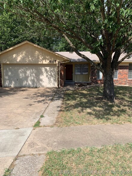 617 W Mike Ave, Sapulpa, OK 74066